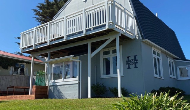 Central and spacious Waitarere Beach 3 Bed, 2 Bathroom house with sea views