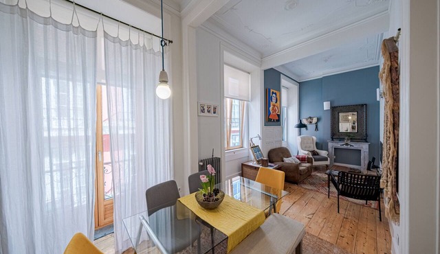 Central Apartment 2BR/2BA | Balcony | Lift in Baixa