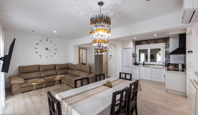 Central apartment in a quiet area, free parking, wifi, 10minute from cathedral