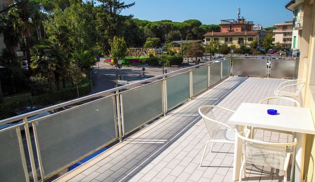 Central apartment at 250m from the sea