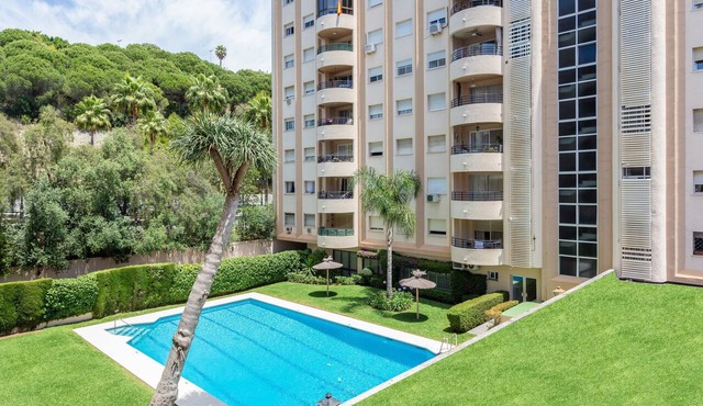 Central Apartment "Marbella Suites" Near the Beach with Pool, Terrace & Air Conditioning