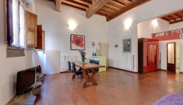 Central apartment oltrarno