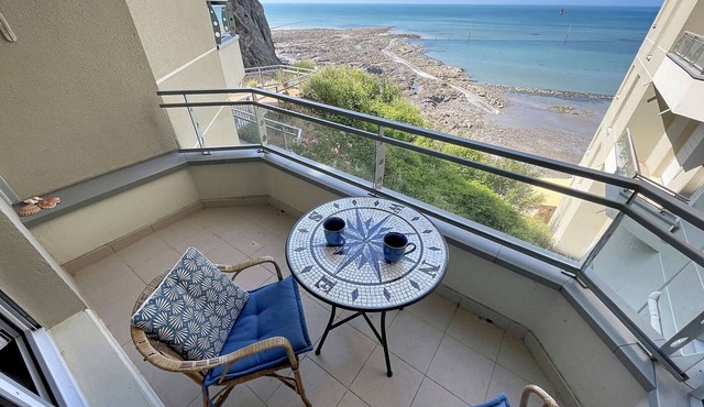 Central apartment with balcony, private parking