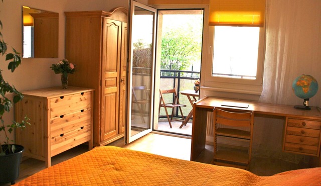 Central apartment with balcony, WLAN, 6 pers. -ONLY long-term lease min. 1 month
