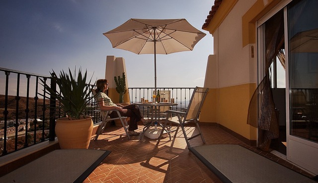 Central Apartment With Wonderful Sea/Mountain Views & Free Wifi