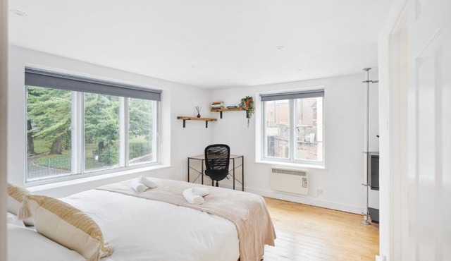 Central Apt-2Bed 2Bath-AC unit-By FabAccommodation