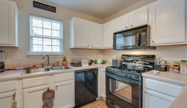 Central Austell Home w/Furnished Deck & Grill!