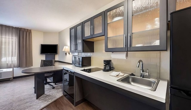 Central Baltimore Gem, Kitchen, Pet-Friendly Property, Explore Inner Harbor!