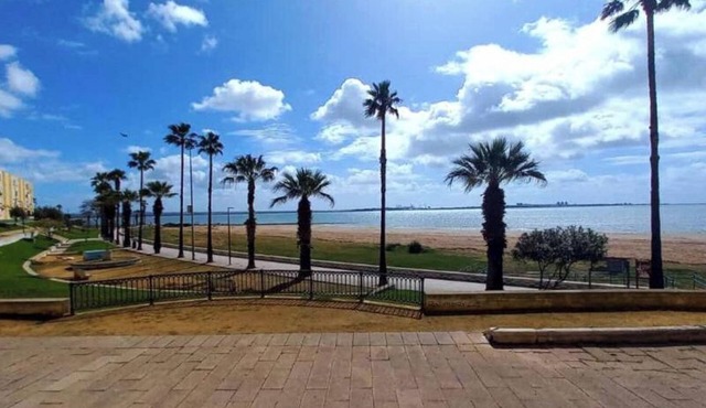 Central & Beachside Apartment in Puerto Real – A/C & WiFi