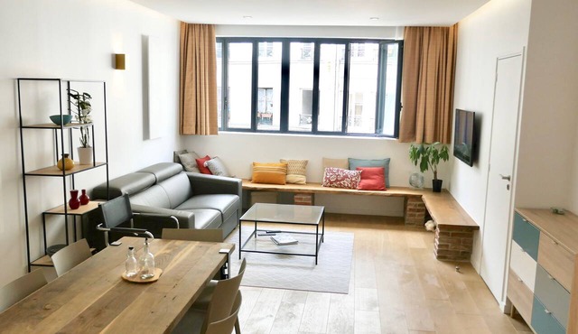 CENTRAL = BEAUTIFUL Area ; MODERN BRIGHT Apartment