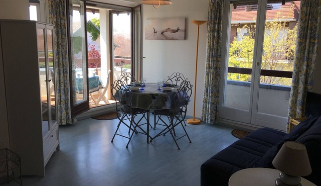Central Cabourg Studio: Steps from Beach, Balcony, Parking, Elevator