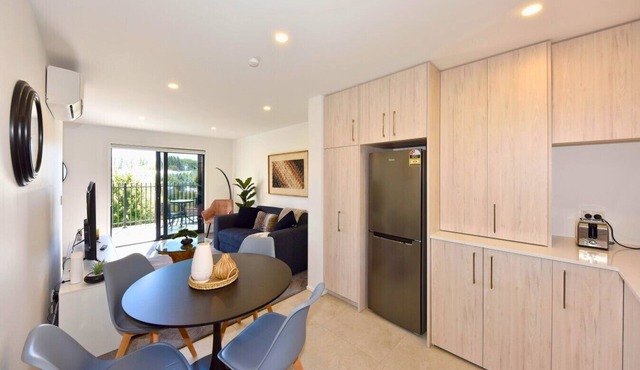 Central City Townhouse with Balcony