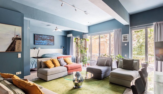 Central Comfy Apt with Private Balcony & Rooftop Access. CT3