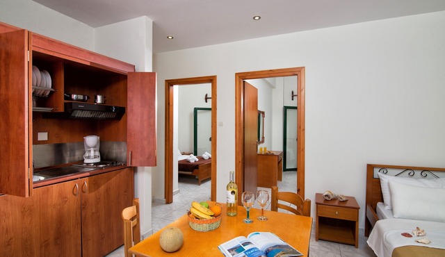 Central Cozy Apartment 150m from sandy beach!