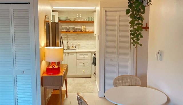 Central cozy 2BR/2BA condo w/dedicated workspace
