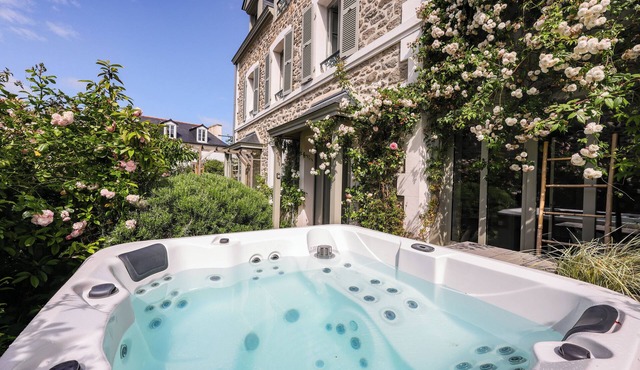Central Cozy Stone-Villa: 4BR/10p, Spa & AGA