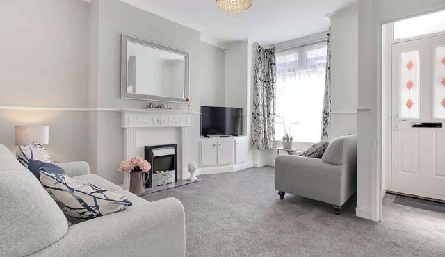 Central Darlington Sleeps 5 For Work or Leisure