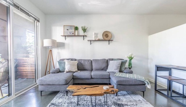 Central District 1 bd apartment