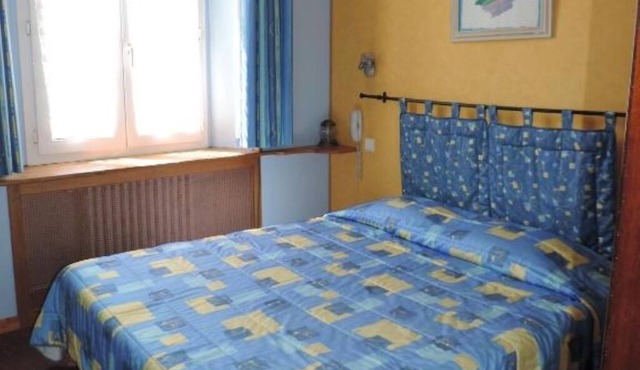 Central Double Bed Room | Secure Bicycle Shelter | 4.3mi to Golf Resort