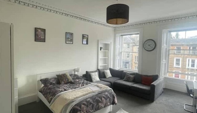 Central Edinburgh 4-Bed Home