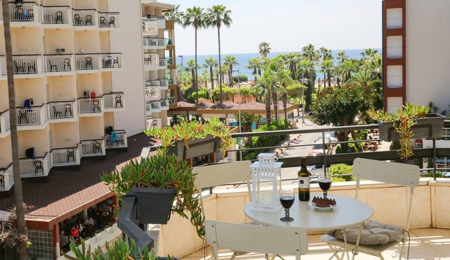 Central Flat w/ Balcony & Sea View, 1 Min to Beach