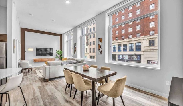 Central Flat w/Pool & Sauna Gym Heart of DT