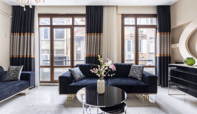 Central Flat with Balcony near Nisantasi & Taksim