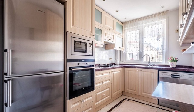 Central Flat with Balcony near Zorlu Center