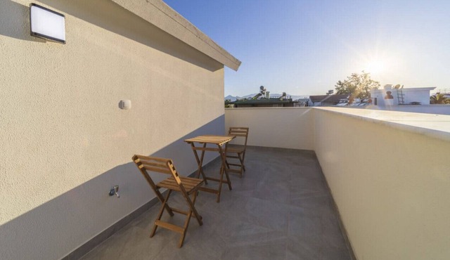 Central Flat with Balcony and Terrace in Muratpasa