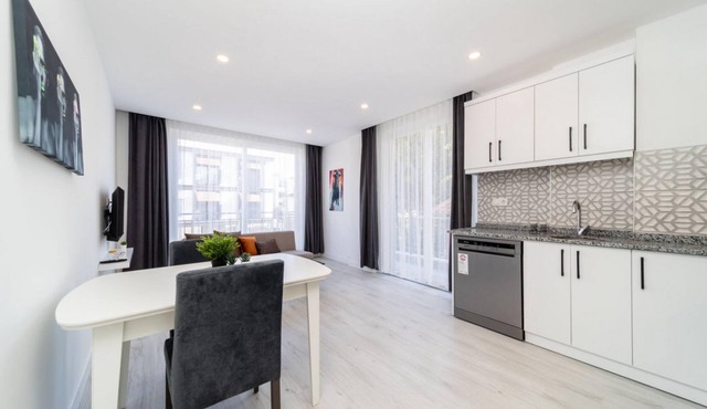 Central Flat with Balcony in Muratpasa