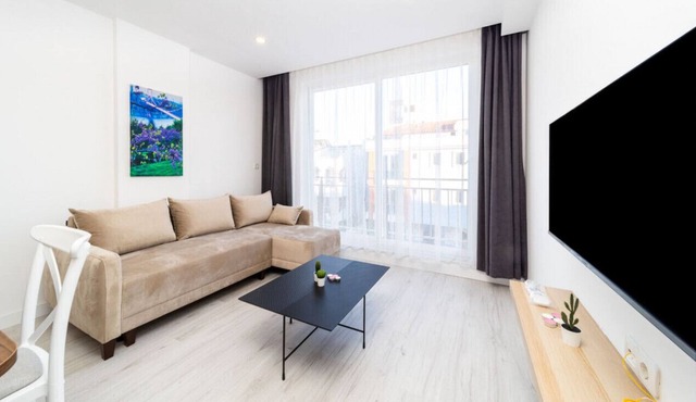 Central Flat with Terrace in Muratpasa