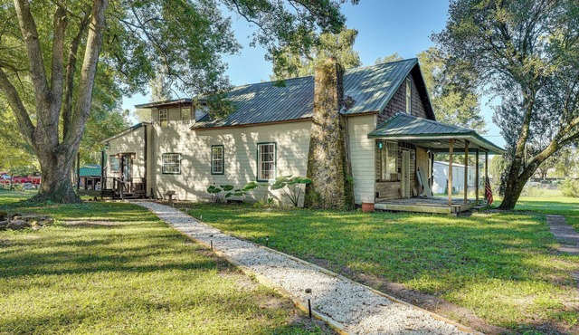 Central Florida Hideaway: Walk to Parks & Dining!