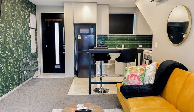 🏙️ Central fully set up Townhouse | Opposite Stadium | Work From Home Ready