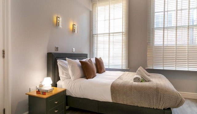 Central Gem Plush Beds -Walk to Attractions - Pass the Keys