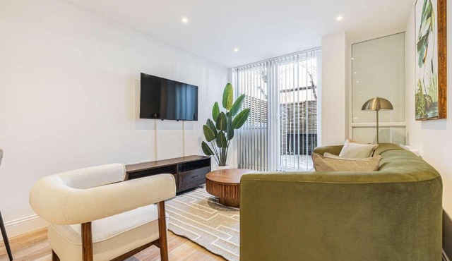 Central Gravesend 1BR - Wi-Fi & Kitchen - Sleeps 2