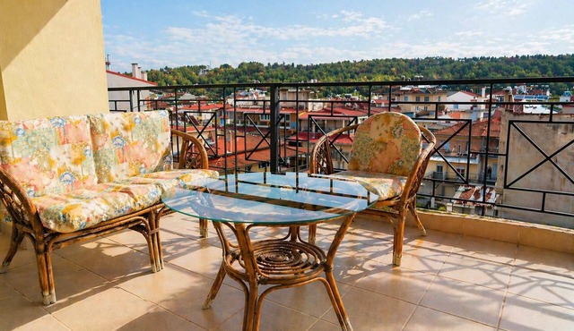 Central Grevena Retreat With Mountain Views