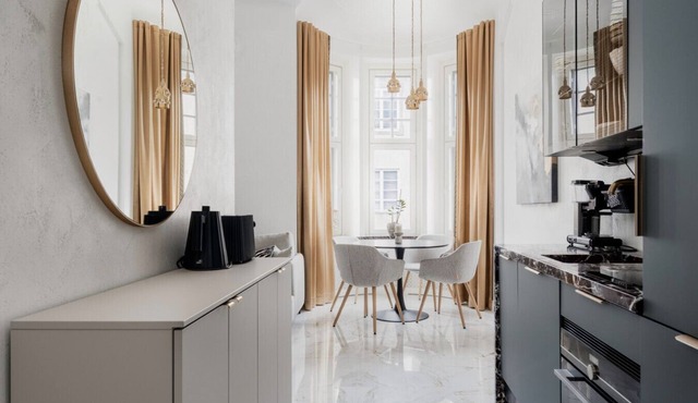 Central Helsinki Luxury Apt - Steps from Train Station