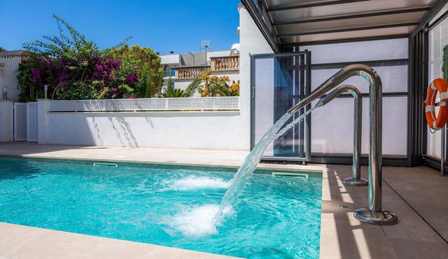 Central Holiday Home Near the Beach – Villa Amoros
