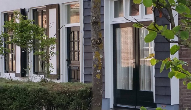 Central in Domburg: nice and cozy holiday home with free parking space