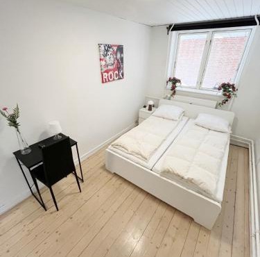Central Large Double Room with free parking