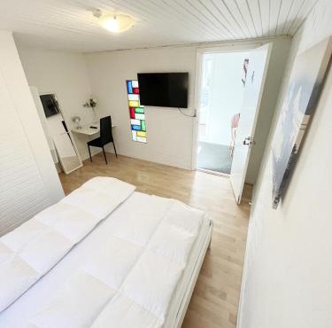 Central Large Double Room with free parking