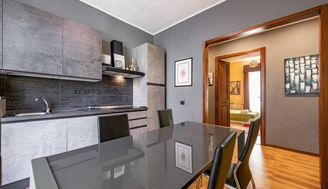 Central Leonardo da Vinci Holiday Apartment with Air Conditioning and Balcony