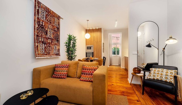 Central Lisbon Flat – Near Penha de França Views