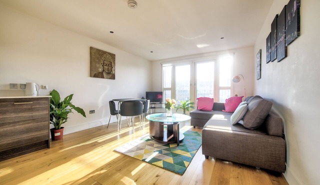 ✔Central Location ✔Bus Stop ✔Free Parking ✔WiFi