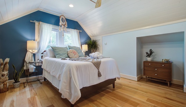 Central Location. Hot Tub! Aqua Terra Cottage. 5 mi to Downtown, 7 mi to Folly!