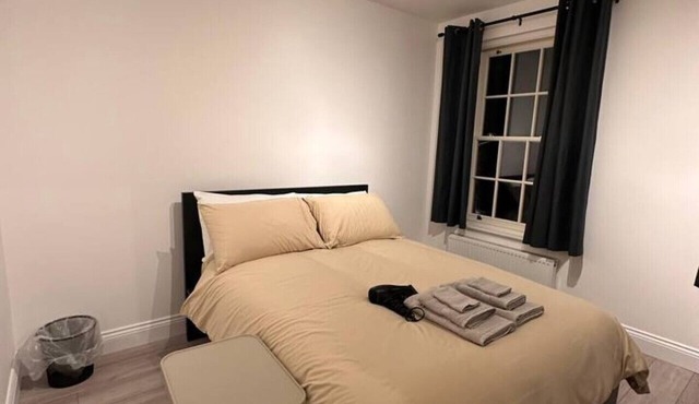 Central London Room in Oval