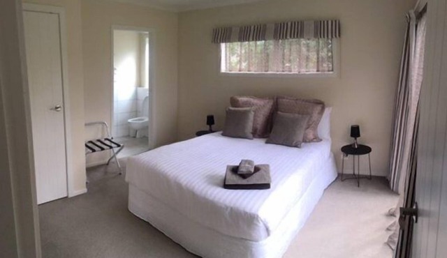 Central, Modern Apartment on Minogue Park