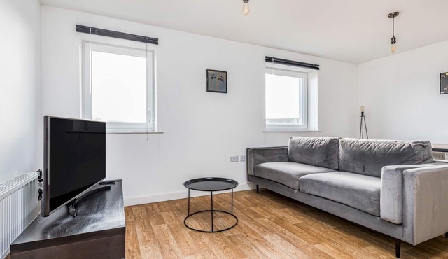 Central Modern Flat with Parking - Pass the Keys
