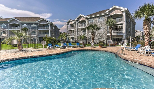 Central Myrtle Beach Condo w/Golf Course View!