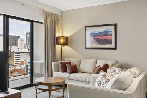 Central Perth 1BR Apartment with Parking